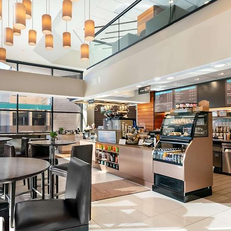 ホテル Radisson Blu ファーゴ エクステリア 写真