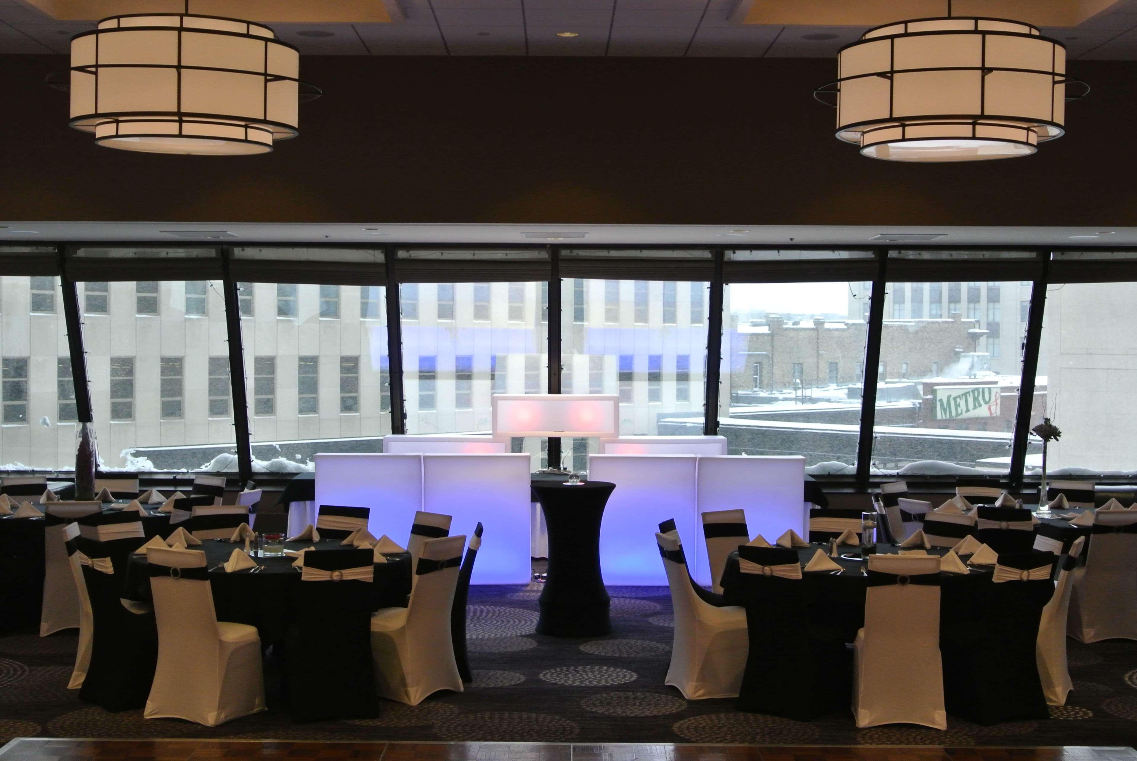 ホテル Radisson Blu ファーゴ エクステリア 写真