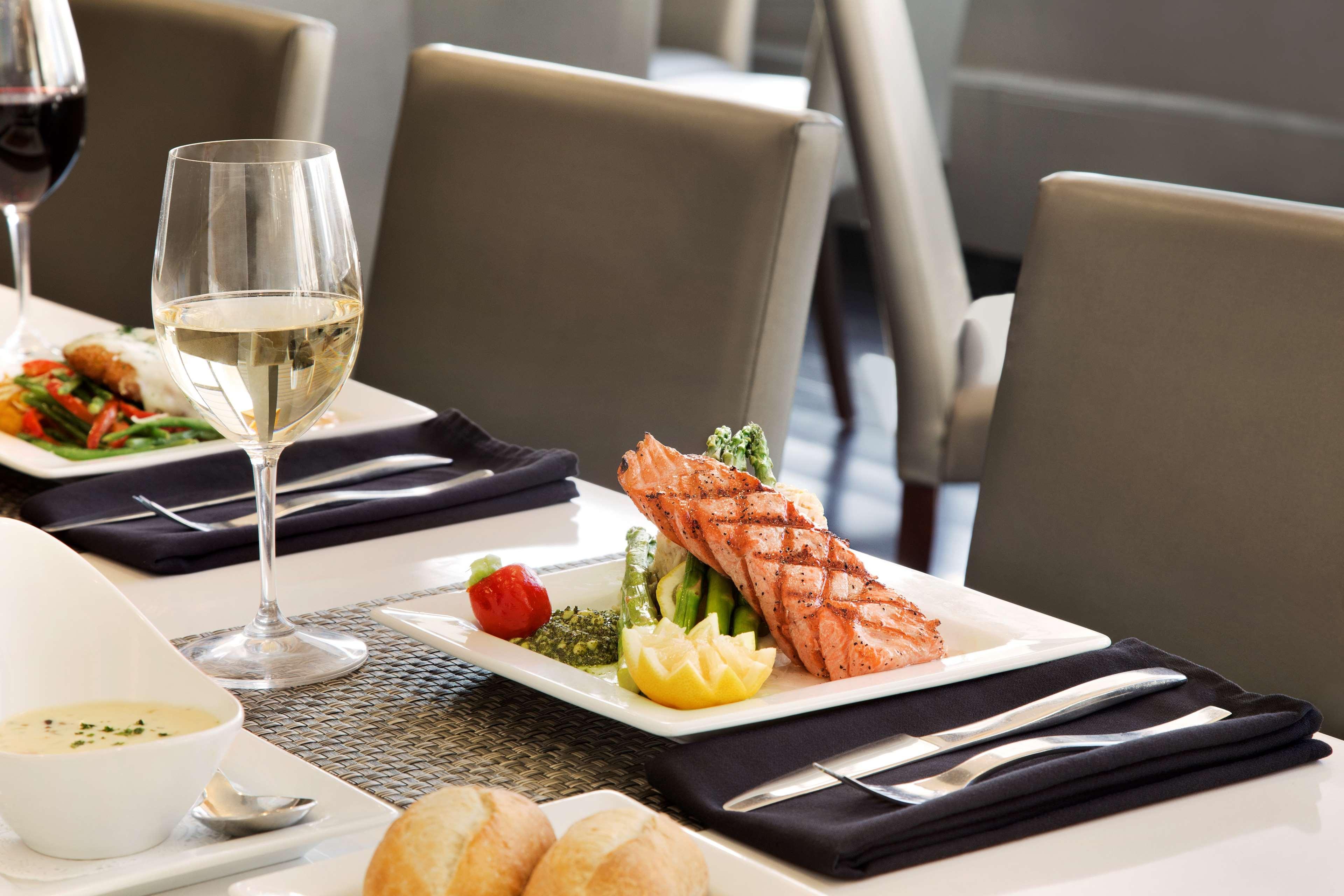 ホテル Radisson Blu ファーゴ エクステリア 写真