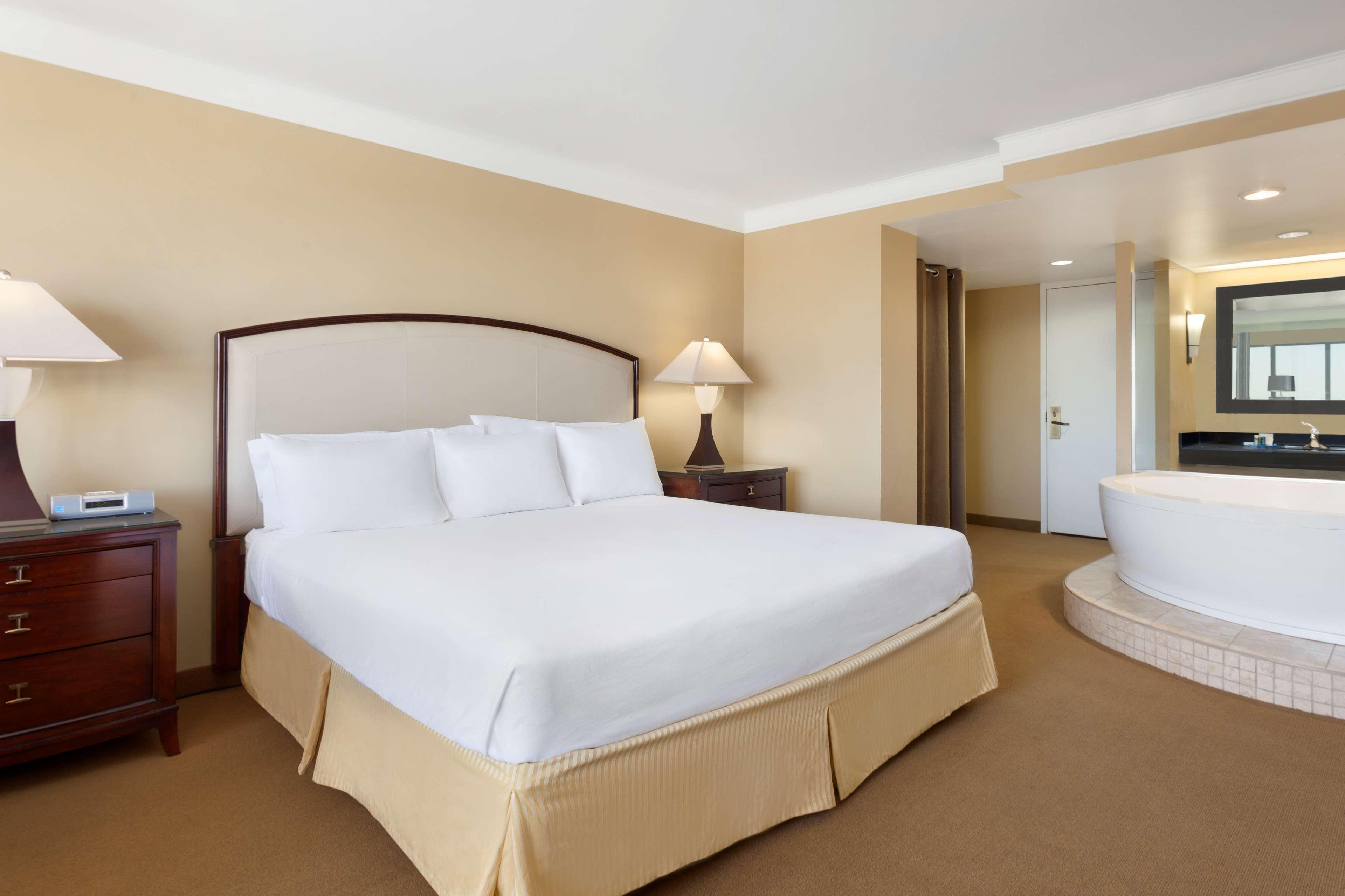 ホテル Radisson Blu ファーゴ エクステリア 写真