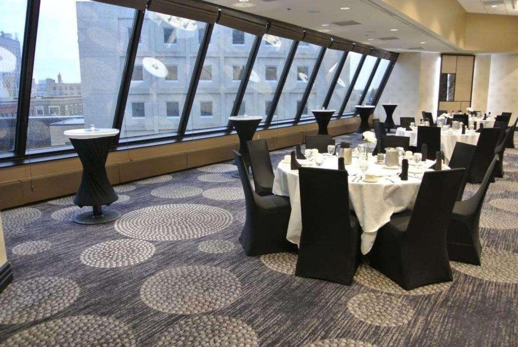 ホテル Radisson Blu ファーゴ エクステリア 写真