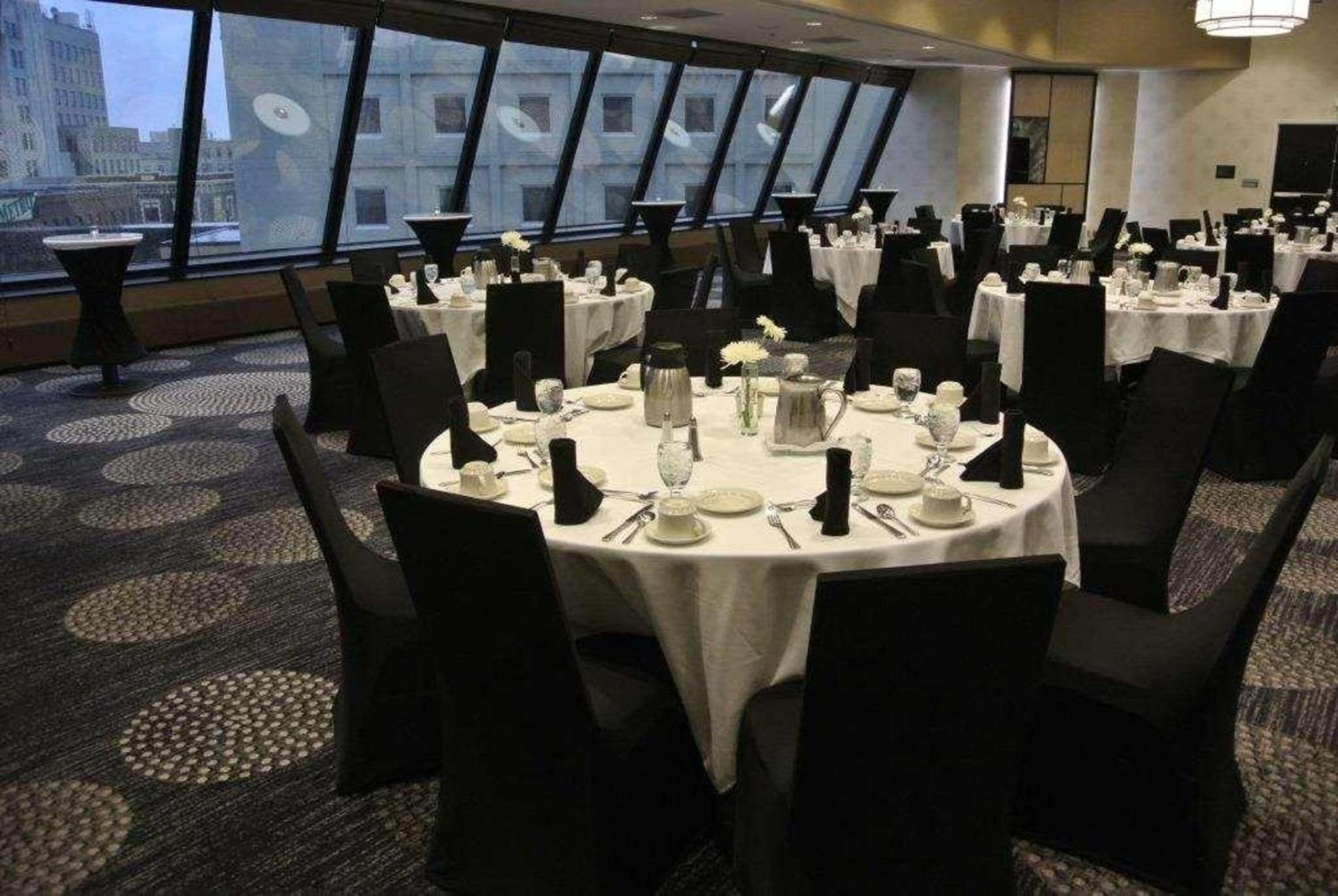 ホテル Radisson Blu ファーゴ エクステリア 写真