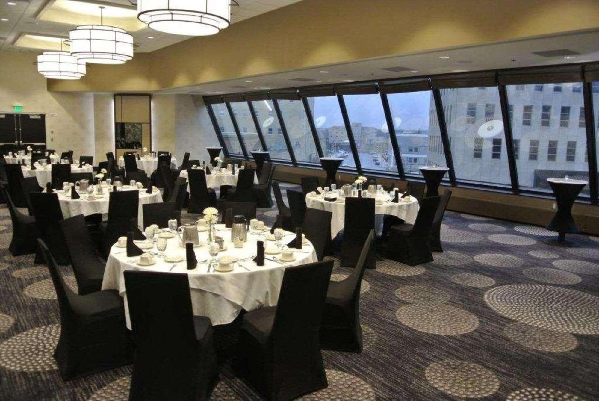 ホテル Radisson Blu ファーゴ エクステリア 写真