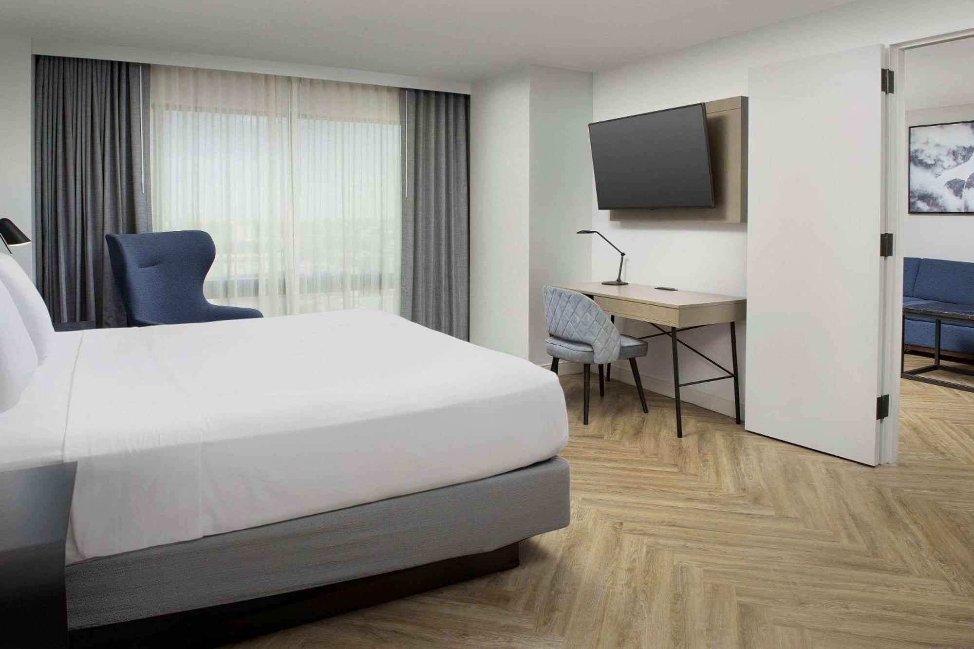 ホテル Radisson Blu ファーゴ エクステリア 写真