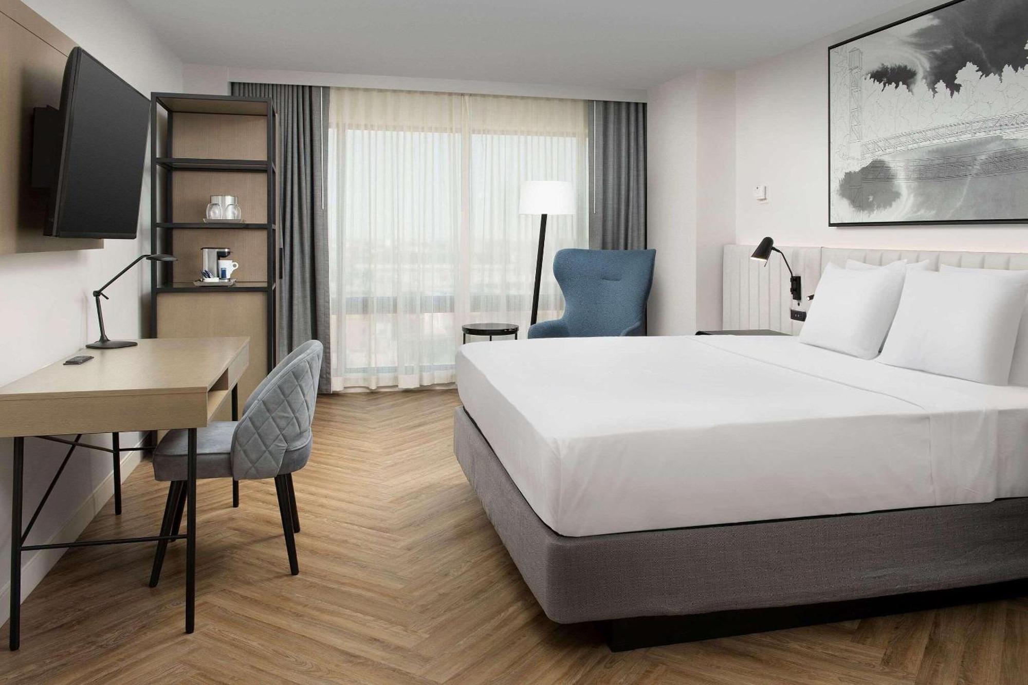ホテル Radisson Blu ファーゴ エクステリア 写真